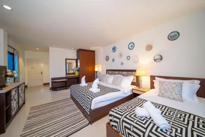 Dreibettzimmer mit eigenem Bad — Nyonya Maison Boutique Hotel Phuket Old Town